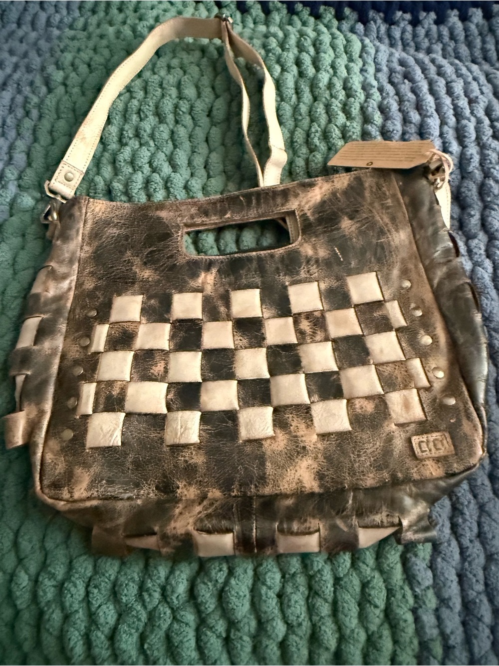 Bedstu- orchid crossbody bag - Picture 2 of 6